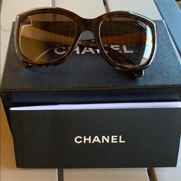 Chanel polarized oversize tortoiseshell sunglasses - Picture 1 of 8